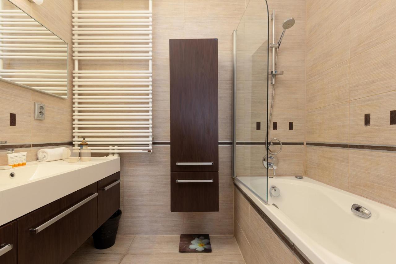 Residence On Wspolna Str. Apartment Warsaw By Renters Exterior photo